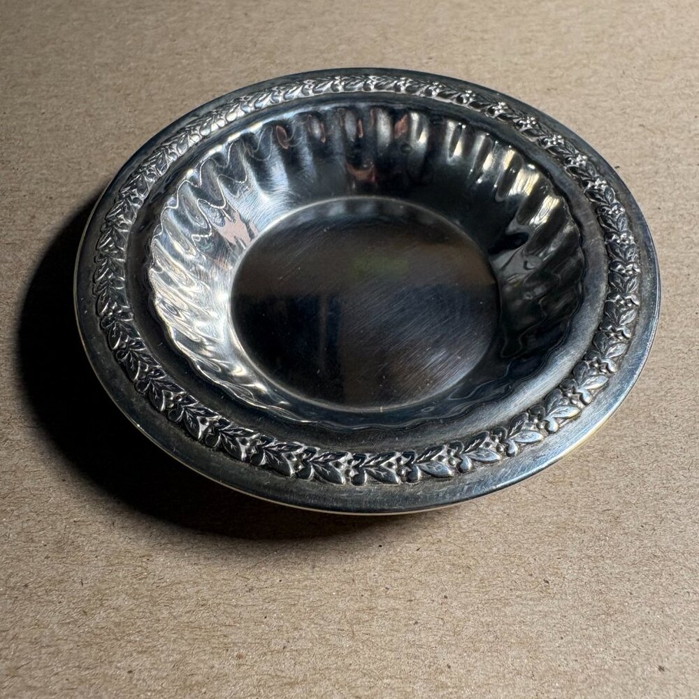 Vintage Lipman Bros Sterling set of 4 small finger/nut dishes - Picture 5 of 11